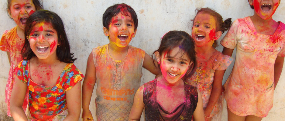 enfant-inde-holi